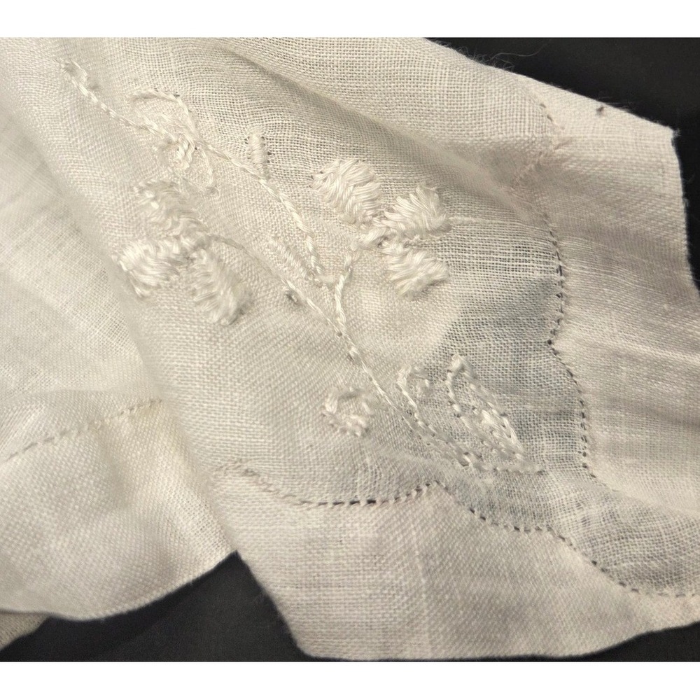 Unbranded Hand Embroidered Handkerchief Womens OS White Floral Scalloped Edge